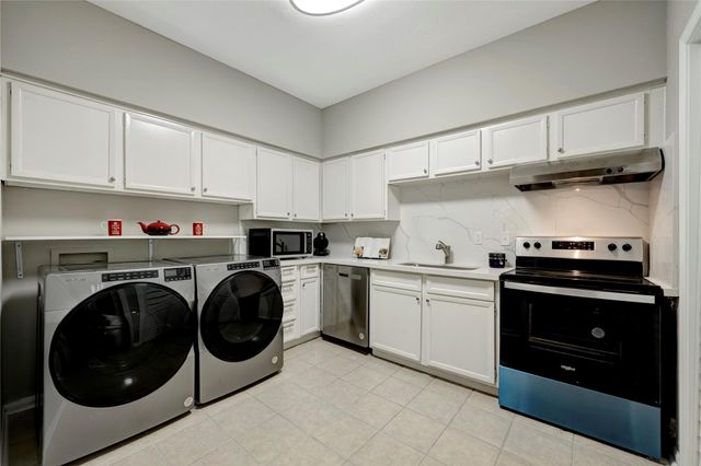 2100 Tanglewilde Street 380, Houston, TX 77063