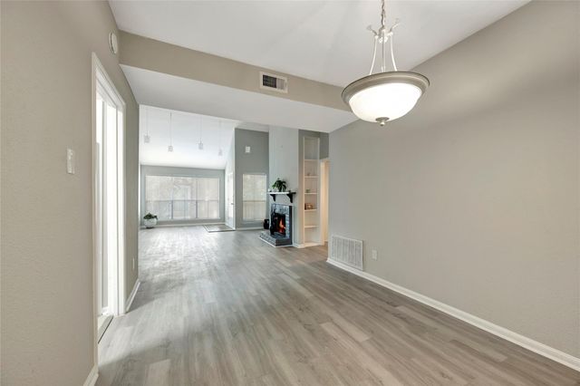 2100 Tanglewilde Street 380, Houston, TX 77063