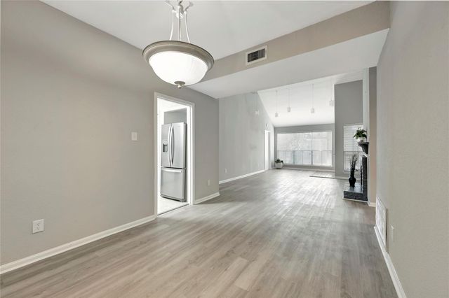 2100 Tanglewilde Street 380, Houston, TX 77063