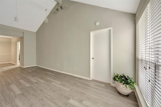 2100 Tanglewilde Street 380, Houston, TX 77063