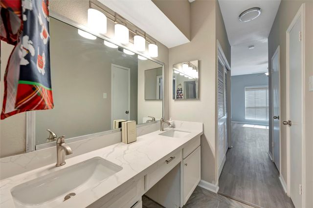 2100 Tanglewilde Street 380, Houston, TX 77063