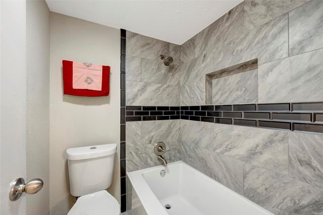 2100 Tanglewilde Street 380, Houston, TX 77063