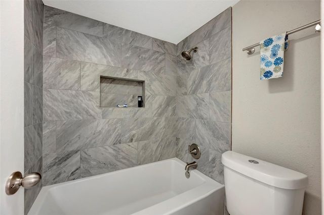 2100 Tanglewilde Street 380, Houston, TX 77063