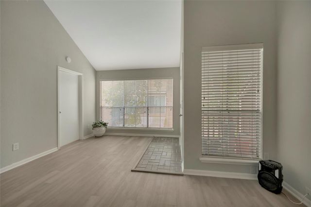 2100 Tanglewilde Street 380, Houston, TX 77063