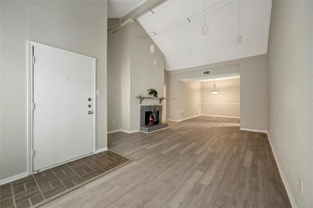 2100 Tanglewilde Street 380, Houston, TX 77063