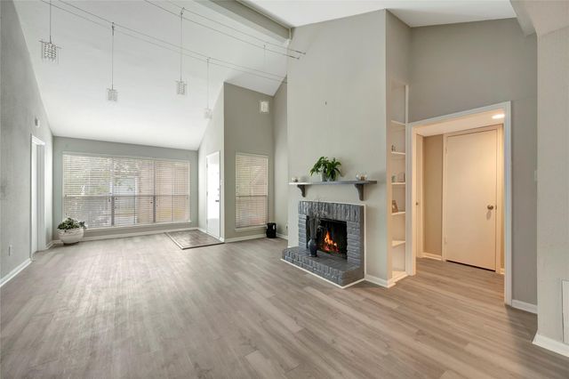 2100 Tanglewilde Street 380, Houston, TX 77063