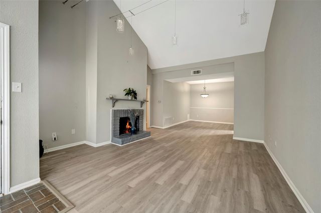 2100 Tanglewilde Street 380, Houston, TX 77063