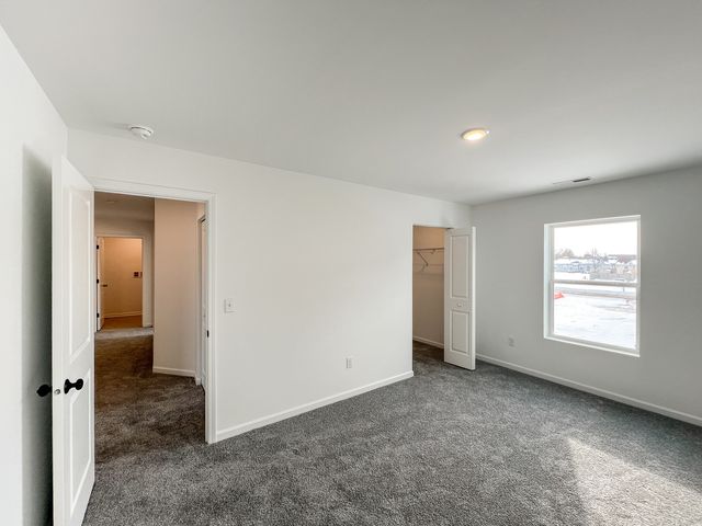 94 W Crabapple Avenue, Cortland, IL 60112