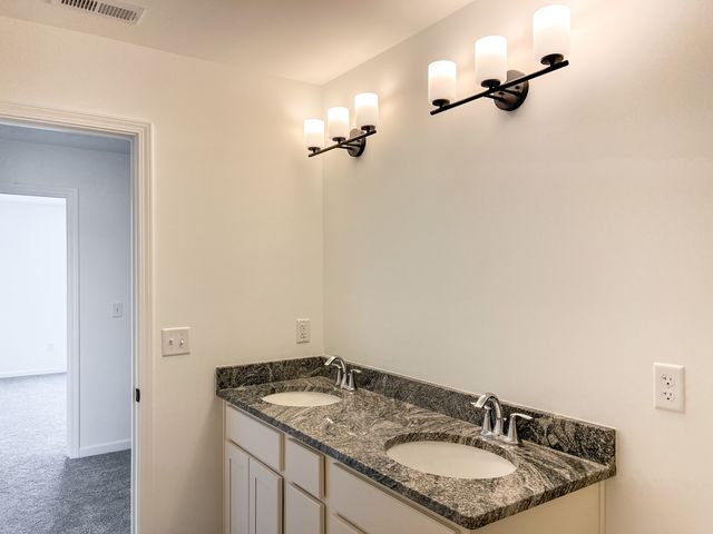 94 W Crabapple Avenue, Cortland, IL 60112