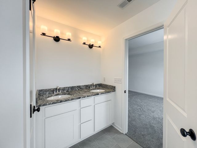 94 W Crabapple Avenue, Cortland, IL 60112