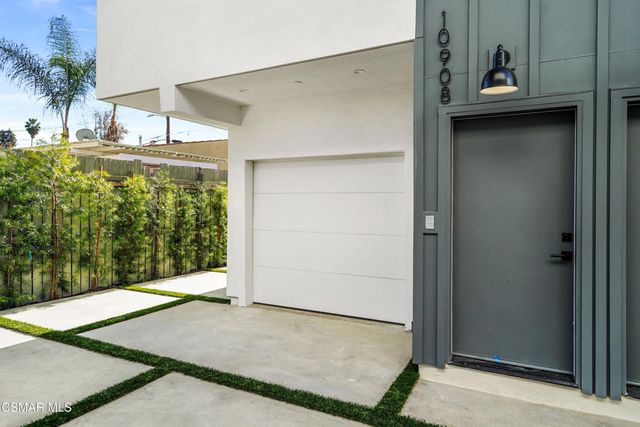 10908 Hesby Street, North Hollywood, CA 91601