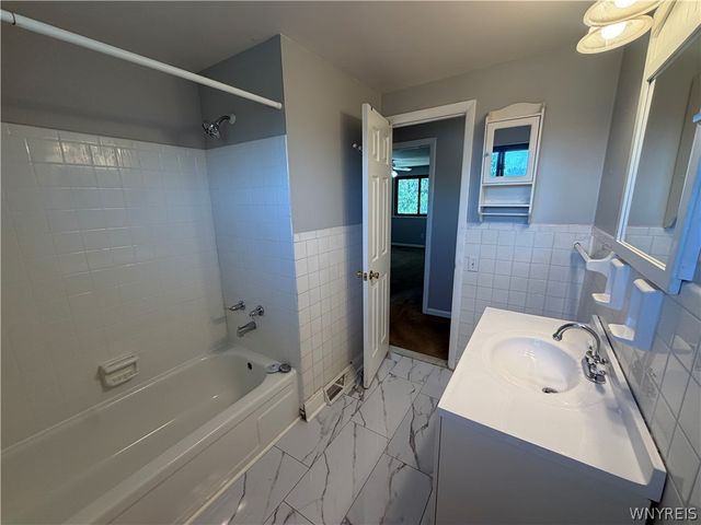 1699 Orchard Park Road, West Seneca, NY 14224