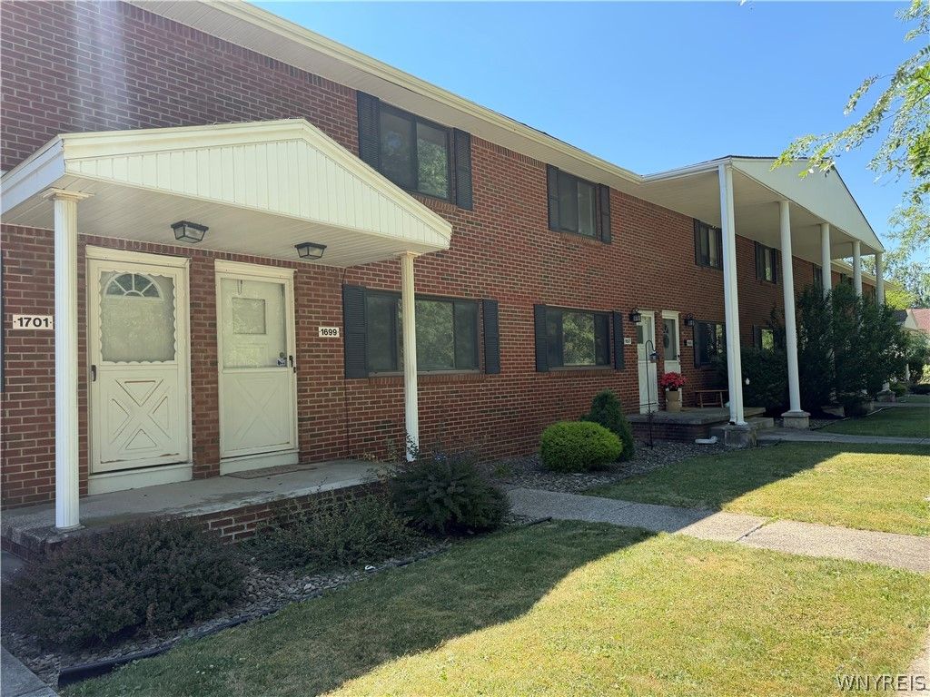 1699 Orchard Park Road, West Seneca, NY 14224