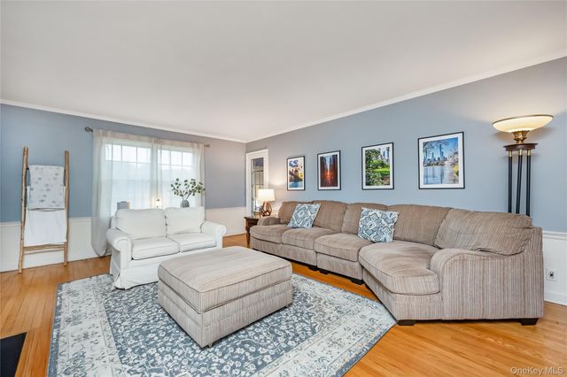 28 Lincoln Avenue, Massapequa, NY 11758