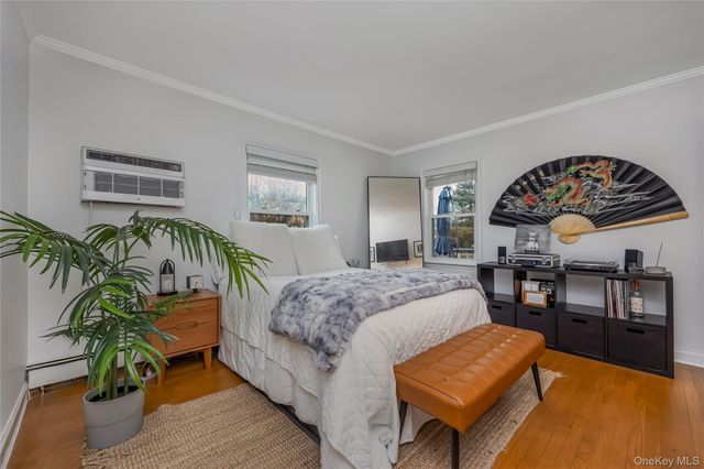 28 Lincoln Avenue, Massapequa, NY 11758