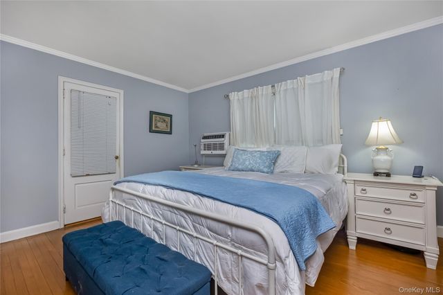 28 Lincoln Avenue, Massapequa, NY 11758