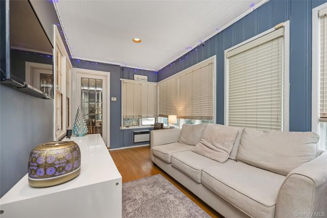 28 Lincoln Avenue, Massapequa, NY 11758