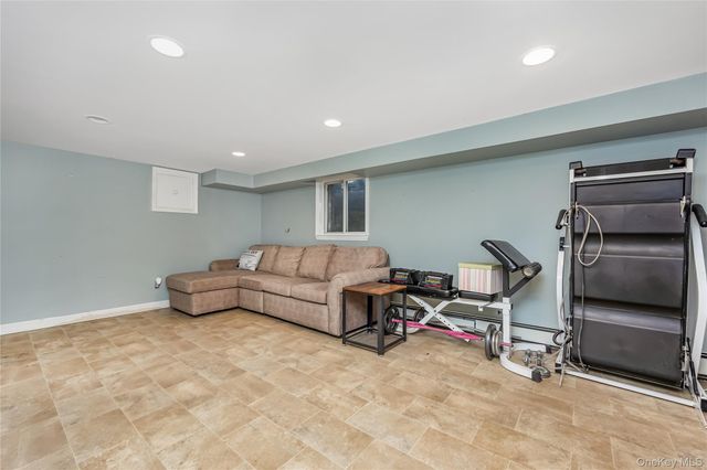 28 Lincoln Avenue, Massapequa, NY 11758