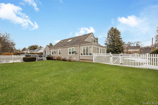 28 Lincoln Avenue, Massapequa, NY 11758