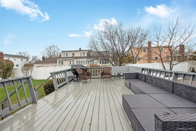 28 Lincoln Avenue, Massapequa, NY 11758