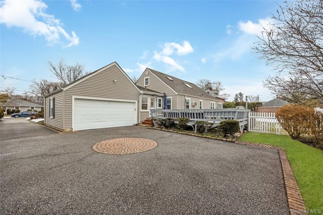 28 Lincoln Avenue, Massapequa, NY 11758