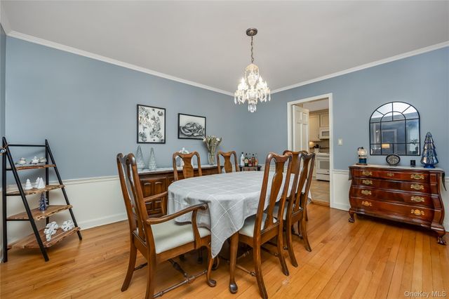 28 Lincoln Avenue, Massapequa, NY 11758