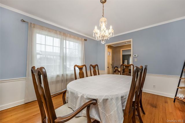 28 Lincoln Avenue, Massapequa, NY 11758