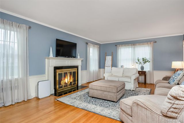 28 Lincoln Avenue, Massapequa, NY 11758