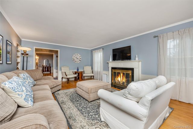 28 Lincoln Avenue, Massapequa, NY 11758