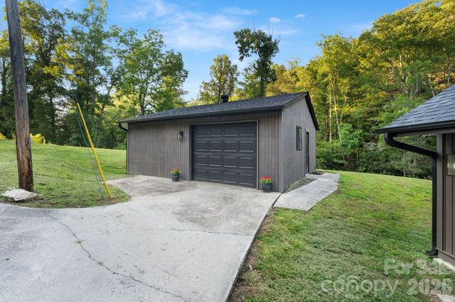 1754 Lake Tahoma Road, Marion, NC 28752