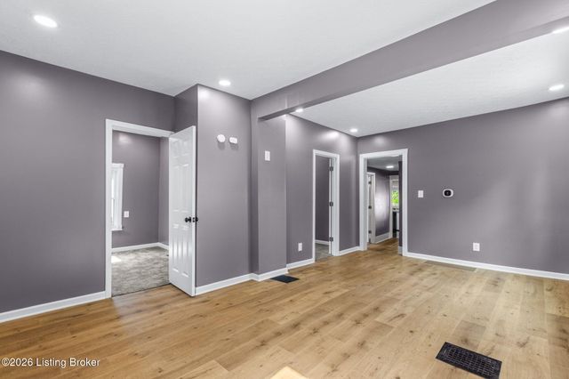 6674 Rutledge Rd, Louisville, KY 40258