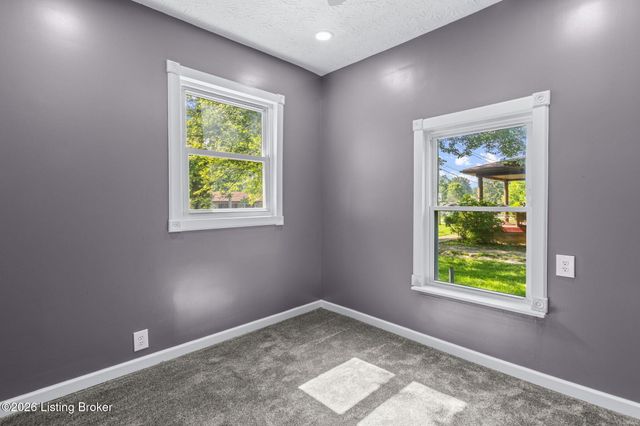 6674 Rutledge Rd, Louisville, KY 40258