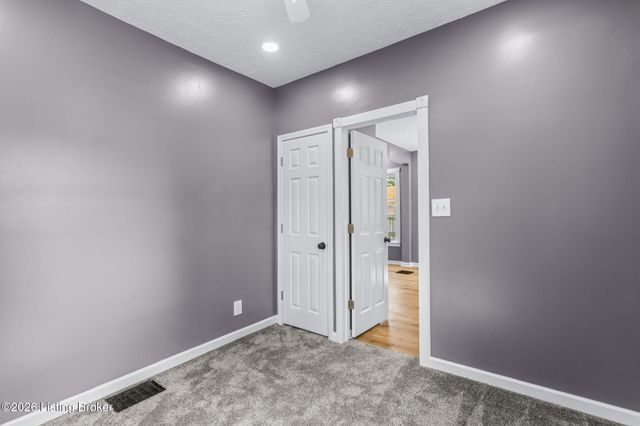 6674 Rutledge Rd, Louisville, KY 40258