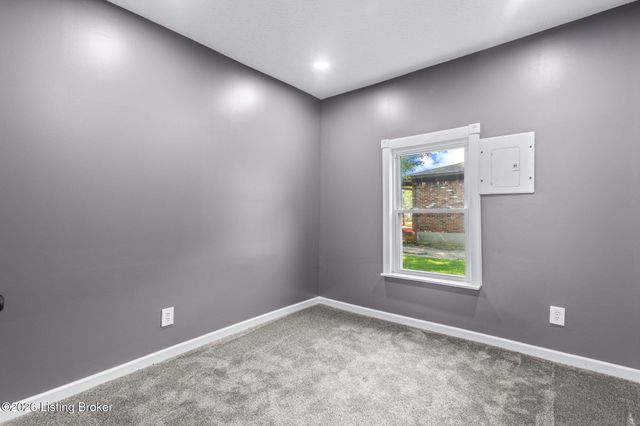 6674 Rutledge Rd, Louisville, KY 40258