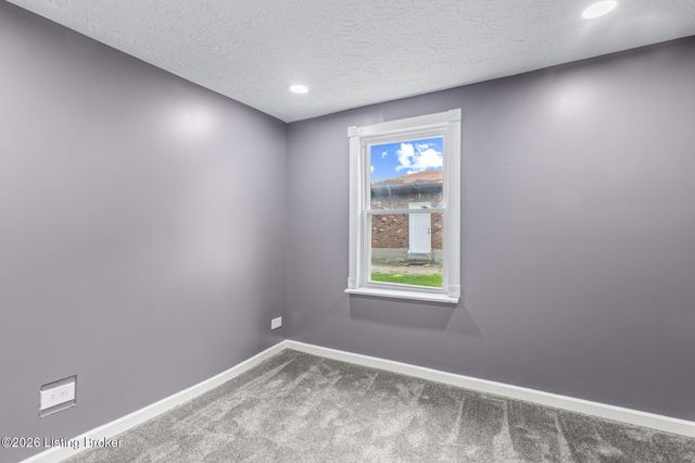 6674 Rutledge Rd, Louisville, KY 40258