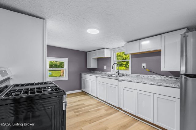 6674 Rutledge Rd, Louisville, KY 40258