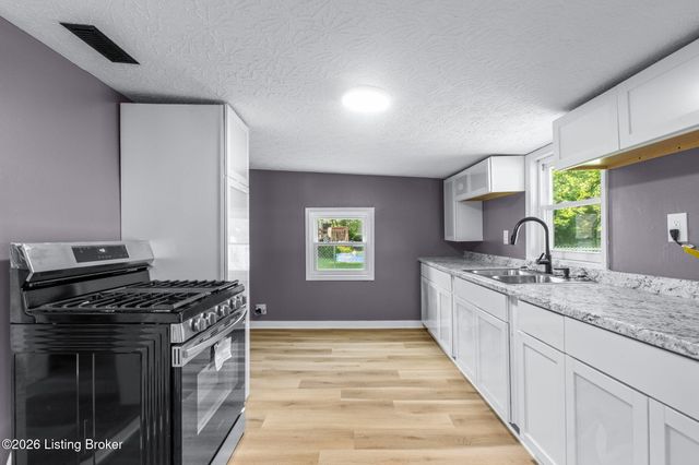 6674 Rutledge Rd, Louisville, KY 40258