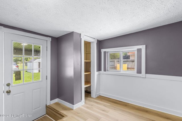 6674 Rutledge Rd, Louisville, KY 40258