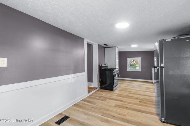 6674 Rutledge Rd, Louisville, KY 40258