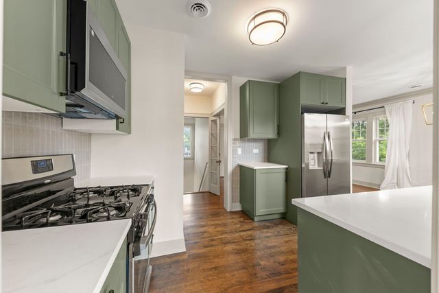 285 Hill Avenue 2, Glen Ellyn, IL 60137