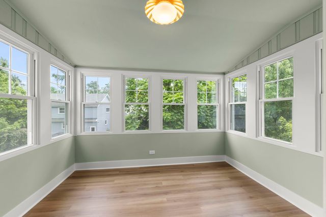 285 Hill Avenue 2, Glen Ellyn, IL 60137