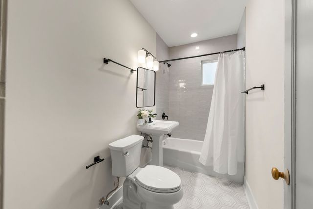 285 Hill Avenue 2, Glen Ellyn, IL 60137