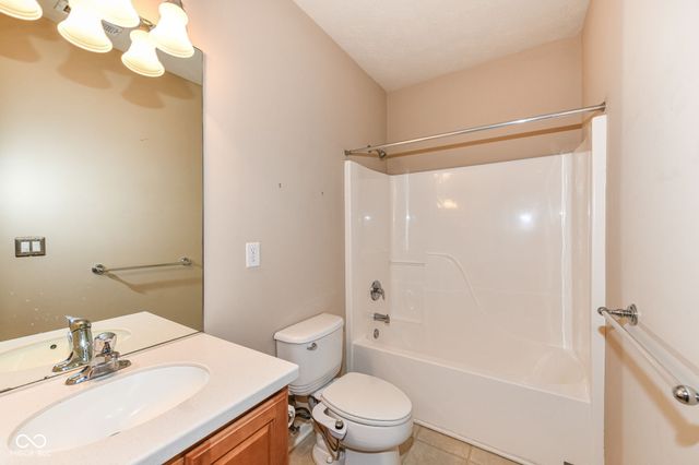 13973 Avalon E Drive, Fishers, IN 46037