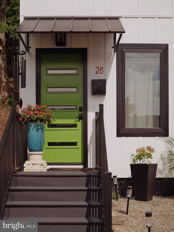 26 S FRANKLIN ST, LAMBERTVILLE, NJ 08530 — photo 2