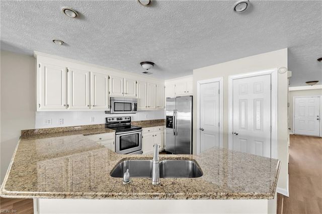 746 Kings Ridge DR, Newport News, VA 23608