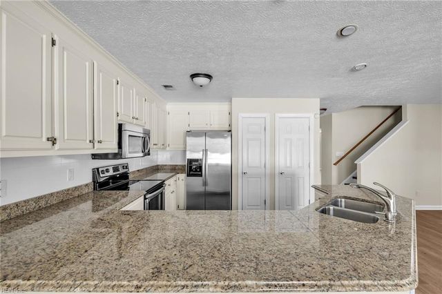 746 Kings Ridge DR, Newport News, VA 23608