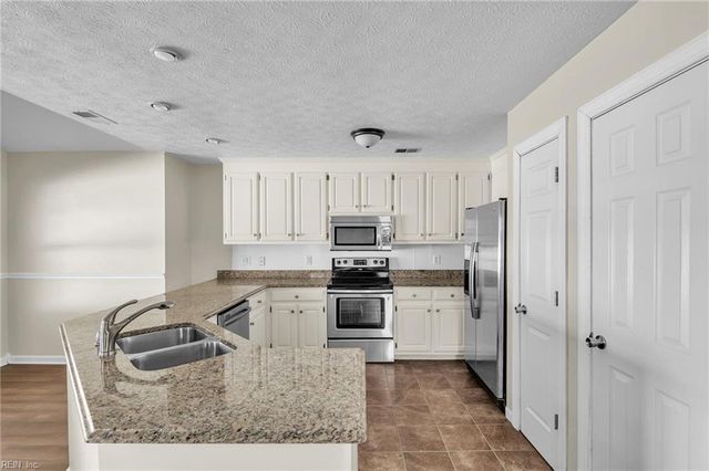 746 Kings Ridge DR, Newport News, VA 23608