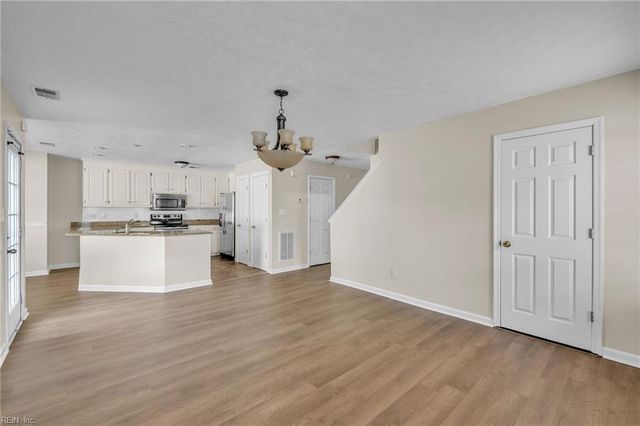 746 Kings Ridge DR, Newport News, VA 23608