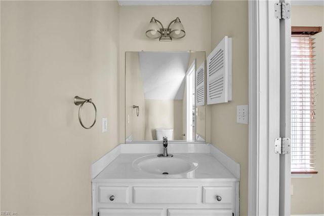 746 Kings Ridge DR, Newport News, VA 23608