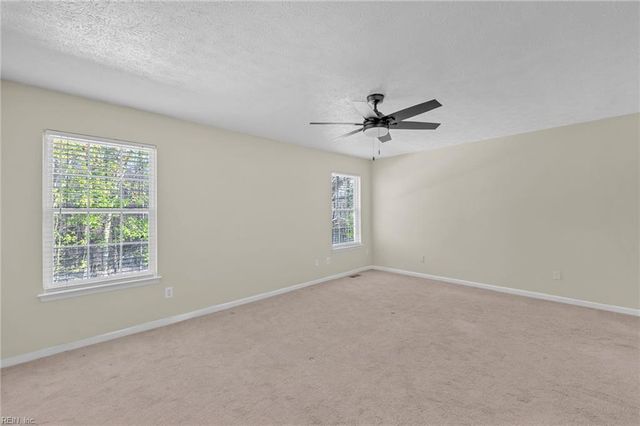 746 Kings Ridge DR, Newport News, VA 23608